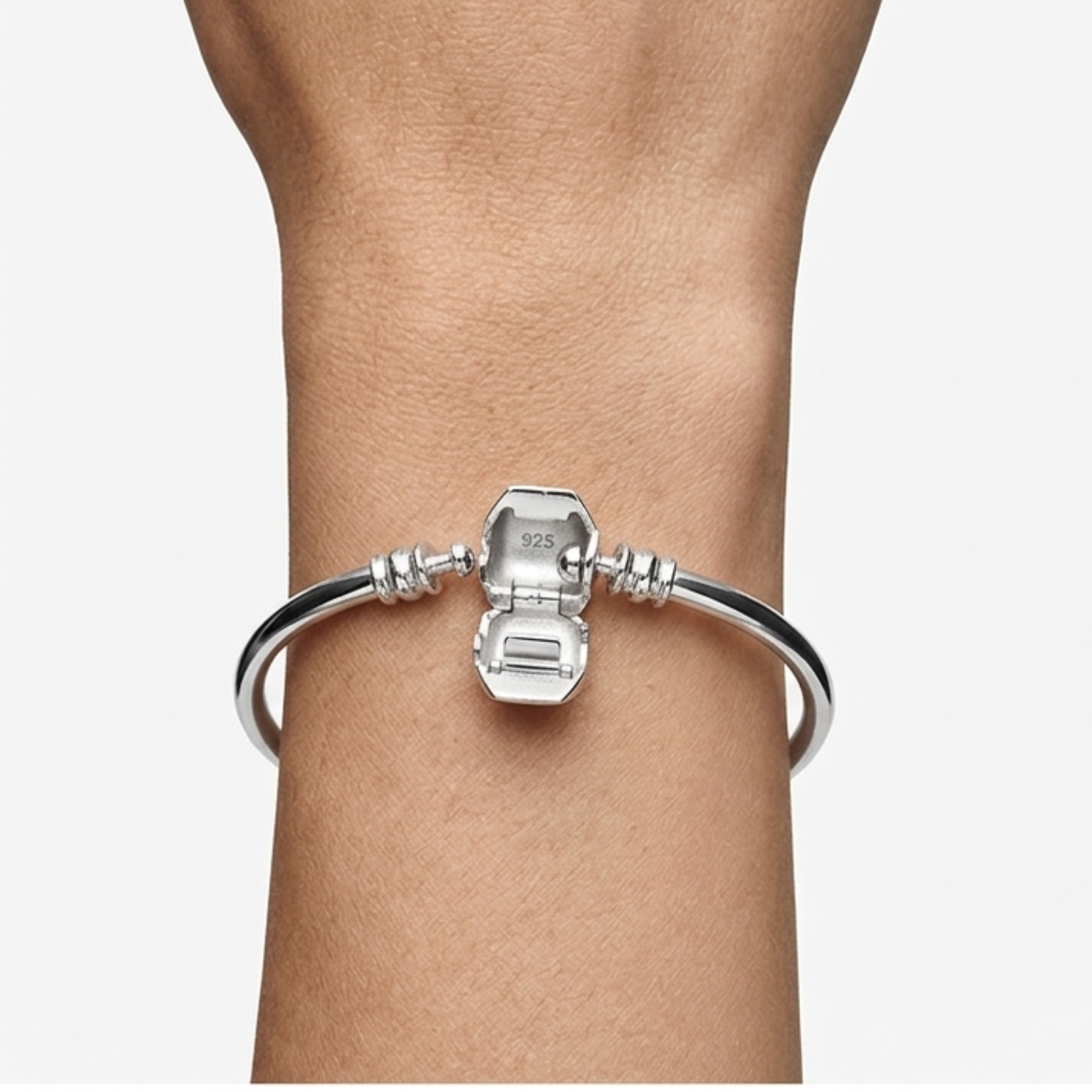 925 Silver Signature Sleek Bangle ✨
