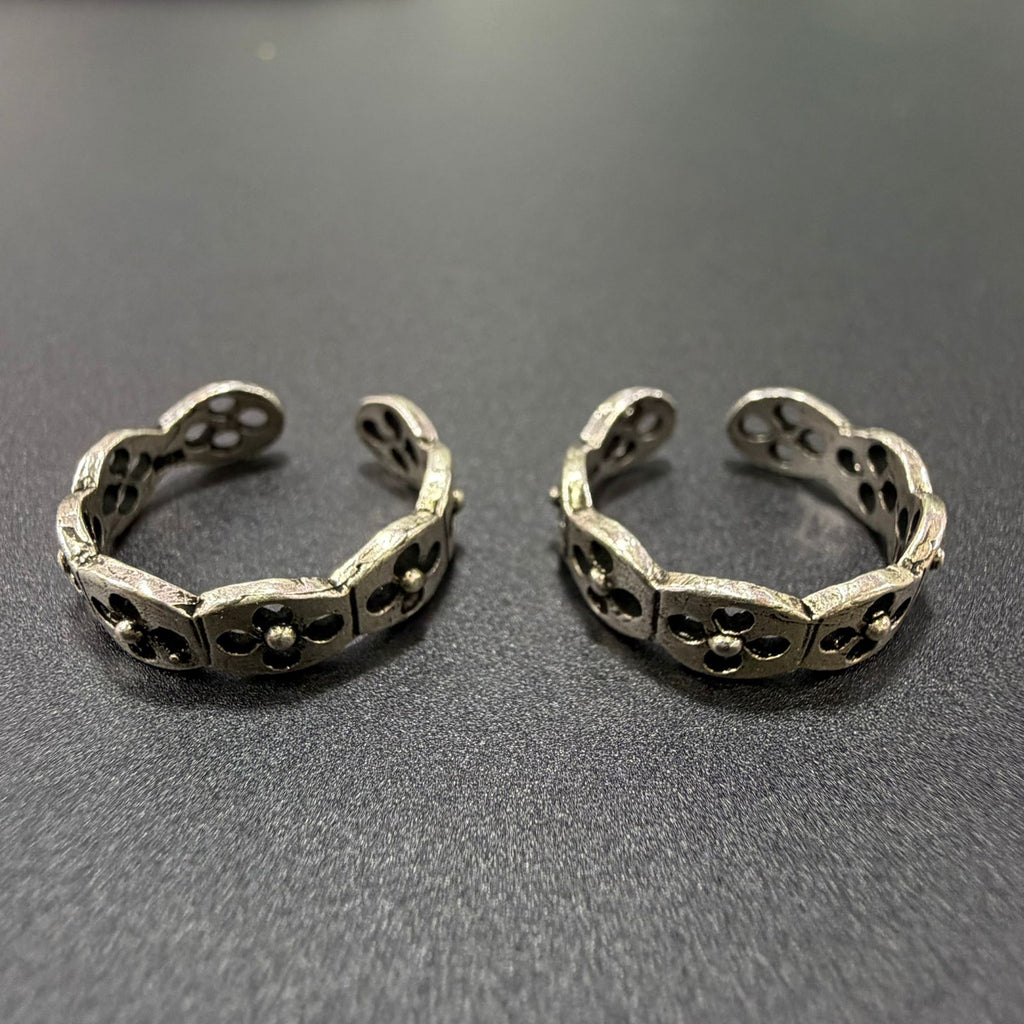 Traditional Oxidized Floral Jodvi 925 Silver Toe Ring