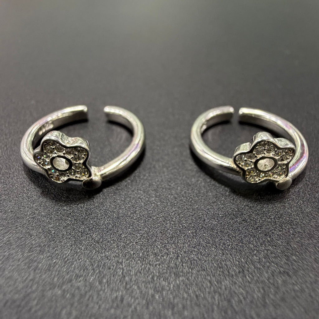 Shimmering Floral Jodvi 925 Silver Toe Ring