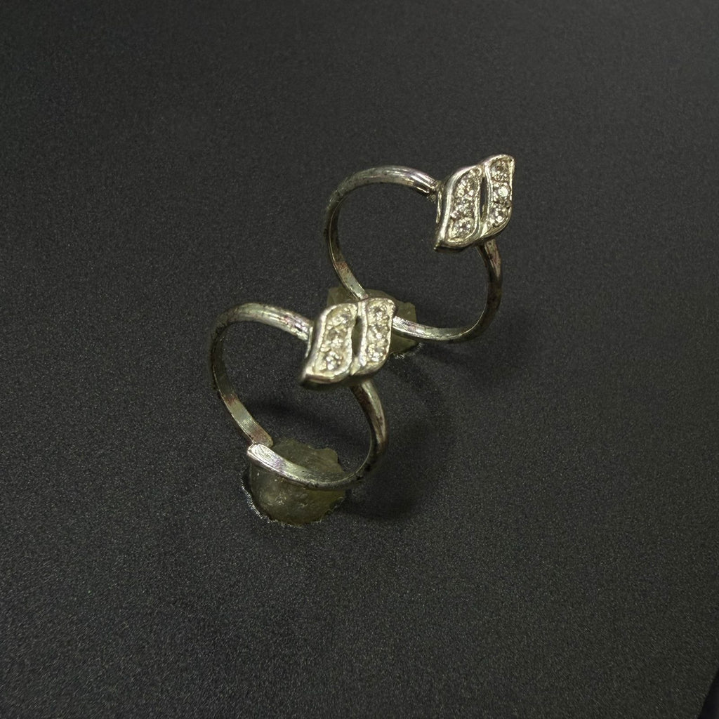 Shimmering Wave Jodvi 925 Silver Toe Ring