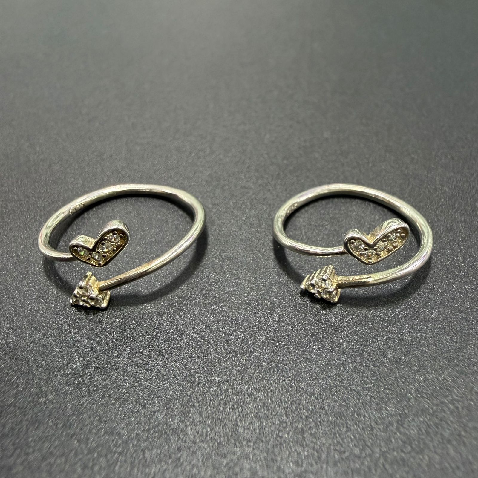 Shimmering Heart & Arrow Bypass Jodvi 925 Silver Toe Ring